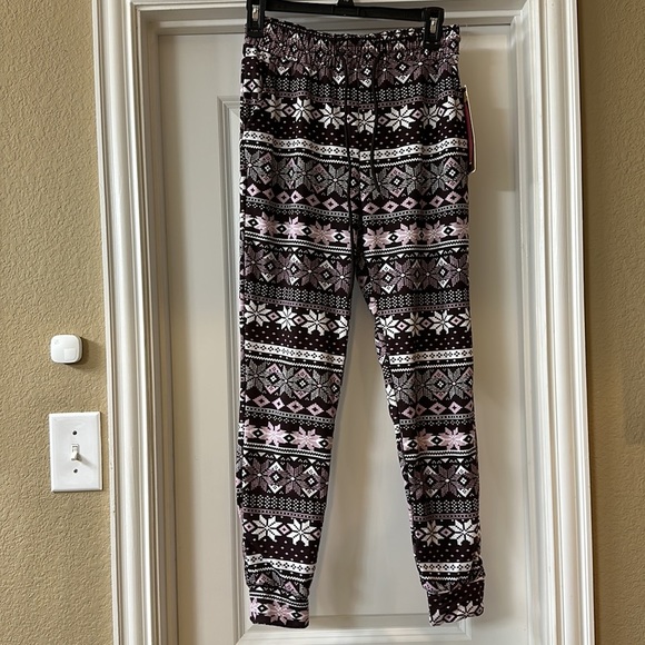 NWT. 2 Fleece jogger pants with pockets Gray Christmas Gnome & Burgundy Small - Picture 3 of 14